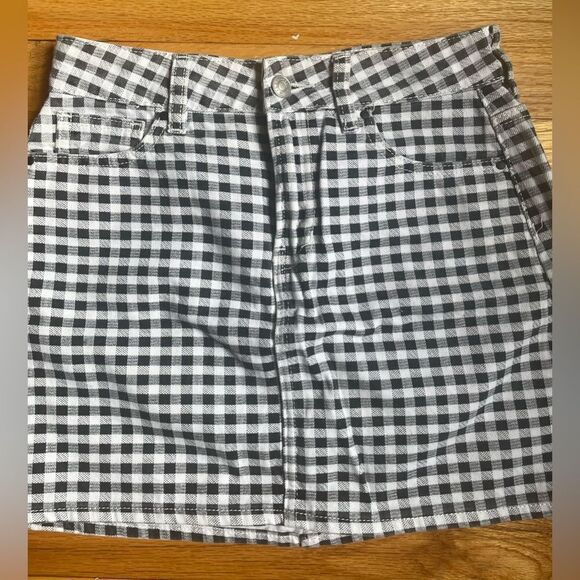 White and black checkered mini skirt from pacsun - Picture 2 of 6